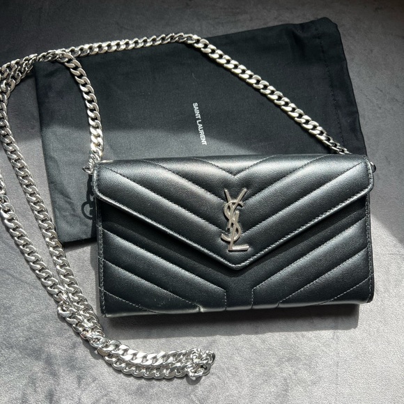 SAINT LAURENT Lou Lou Wallet on Chain - Picture 1 of 14